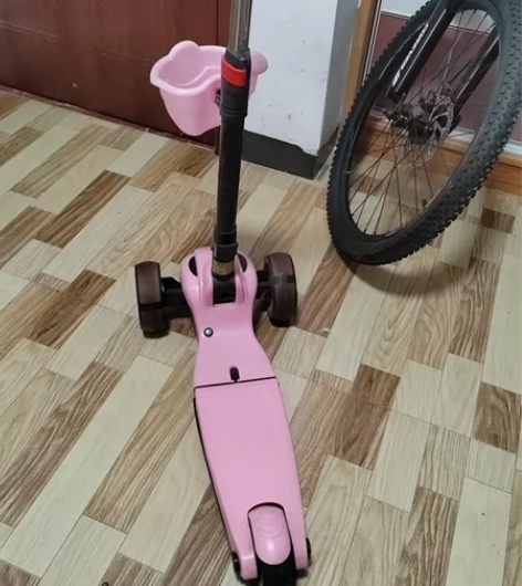 搬家，出闲置物品 小孩滑板车，可坐，是5公...