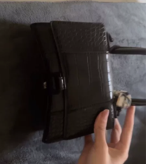 b牌鳄鱼纹沙漏包小号 没背过几次 不退不换...