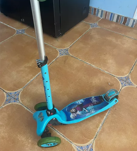 迪士尼滑板车，不邮寄本地自提 感兴趣的话点...