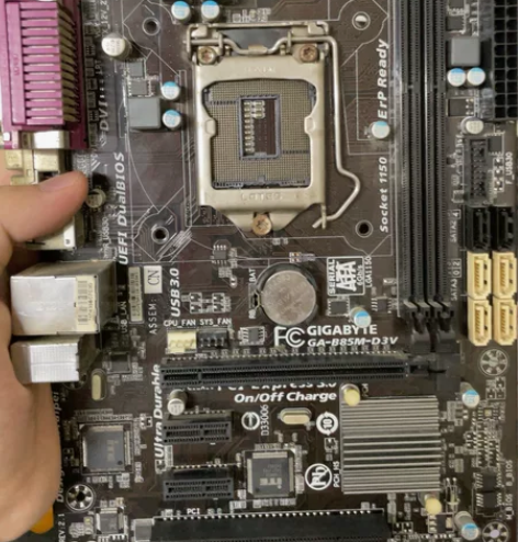 技嘉B85M-D3V主板，主机里面拆下来的...