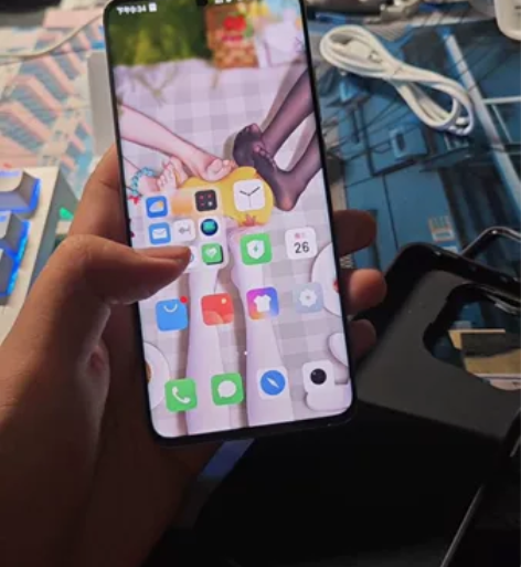 魅族18，后壳玻璃碎了，屏幕无任何影响 感...