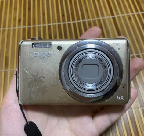 出：爱国者t200  五倍变焦 配件：万能...