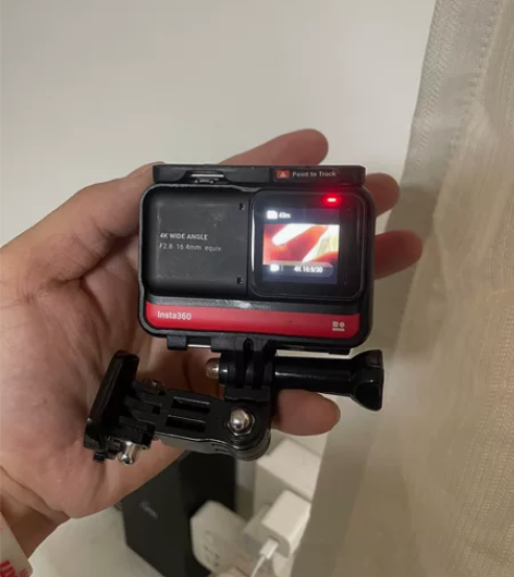 影石360one r4K单镜头 没有啥配件...