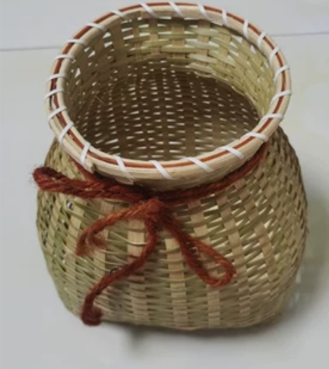 外公纯手工编织的竹篓  可以用来采茶当篮子...