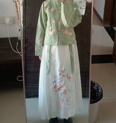 九五成新，只试穿过一次，吊牌还在的，爽快的...