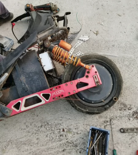 电动车配件拆售，看中哪个就说，二手物品不退...