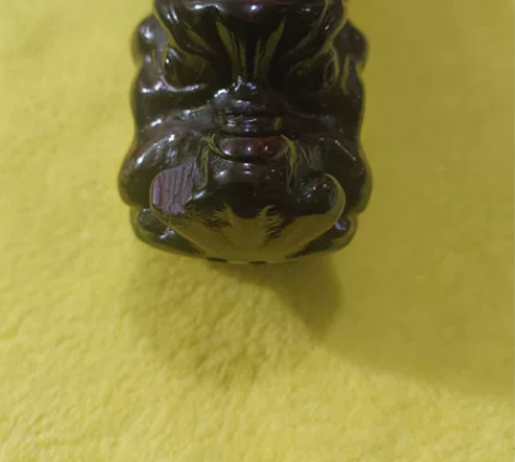 处理一把紫檀老料貔恘弹弓，料子好，油性足，...