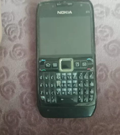 诺基亚E71 ，无法正常开机 感兴趣的话点...