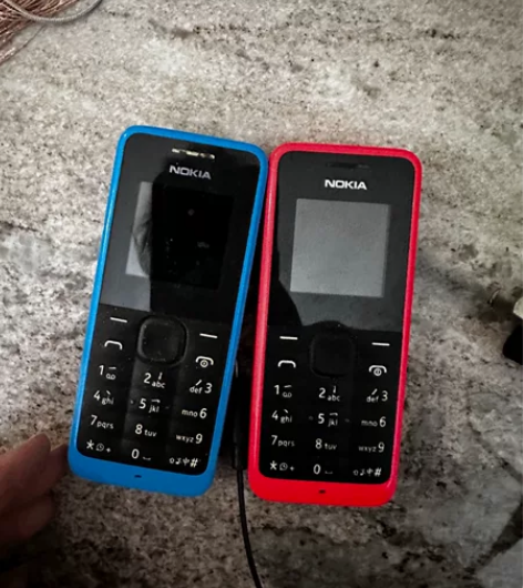 诺基亚学生老人用手机，两个50 感兴趣的话...