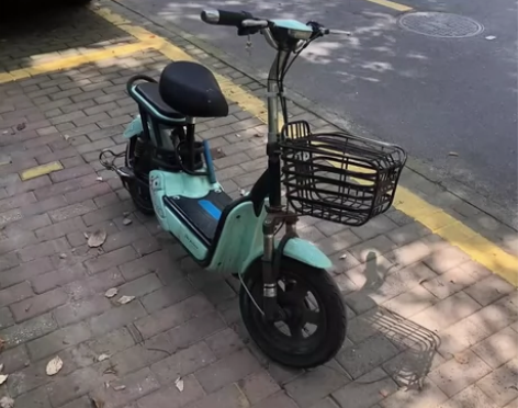 绿色小车车，各项功能良好，满电可骑20来公...