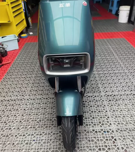 五羊电动车，有牌有行驶证，准新车，电池五个...