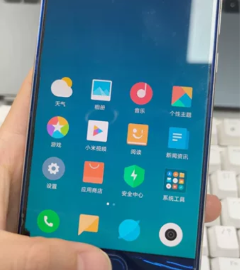 小米手机MCE8，丝滑顺畅 后盖摔破了，可...