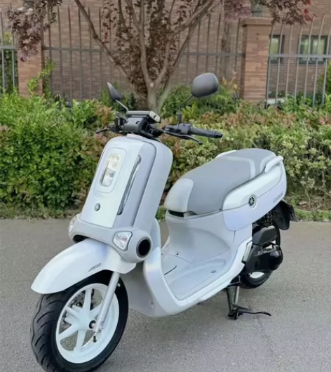 雅马哈 稀缺荧光白配色 QBIX 125 ...