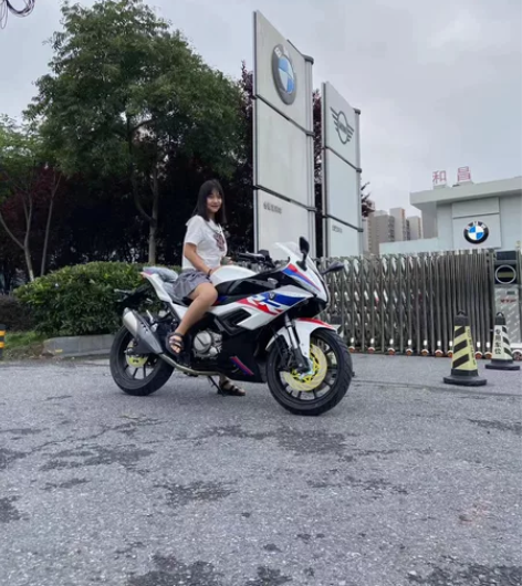 新款宝马双R，眯眯眼！价格优惠 感兴趣的话...