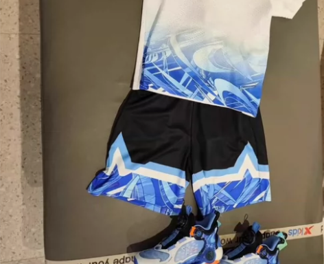 特步清仓特卖来了，特步飞一般的感觉！！听了...