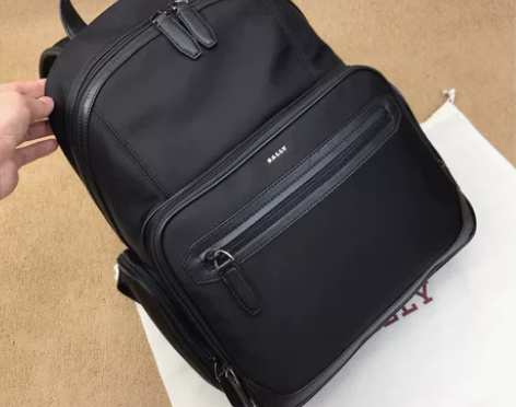 质量可以随便对比 BALLY最新款双肩背包...