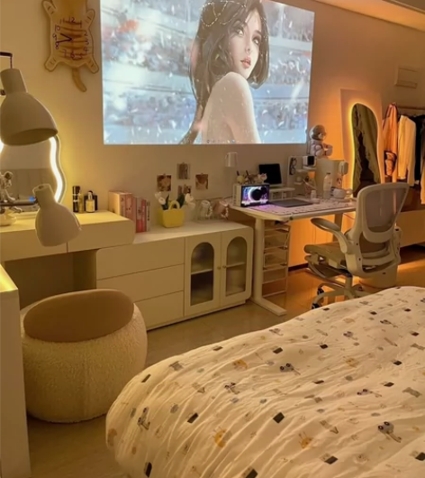 投影仪2024新款家用卧室小型墙上高清超清...