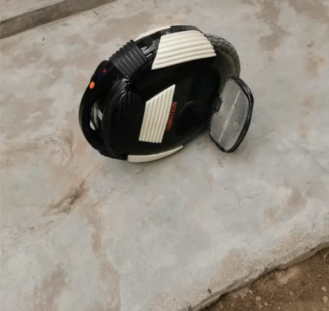 乐行天下独轮车,V8S一台,出厂理论续航7...