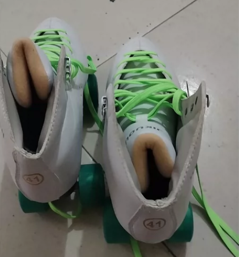 双排溜冰鞋，基本新的就试滑了一圈，处理41...