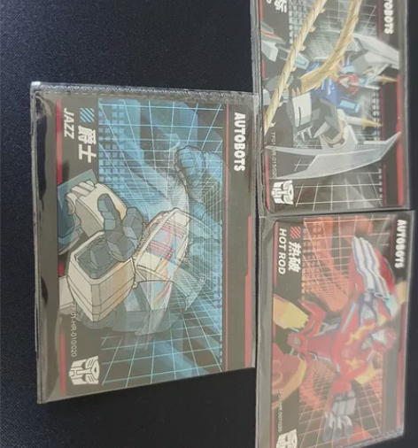 3张变形金刚 变化卡 设计精美 带变形效果...