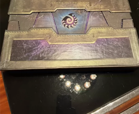 暴雪《星际争霸Ⅱ：虫群之心》实体典藏版 仅...