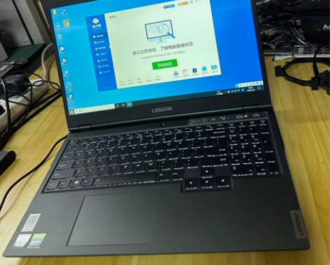 出一台联想拯救者游戏本 型号：Y7000 ...