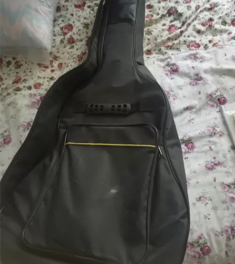 自用吉他兴趣过了没学会 出一款黑色的民谣吉...