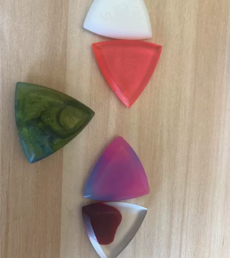 未来遗迹拨片 五枚 其中一个kmm签名 一...