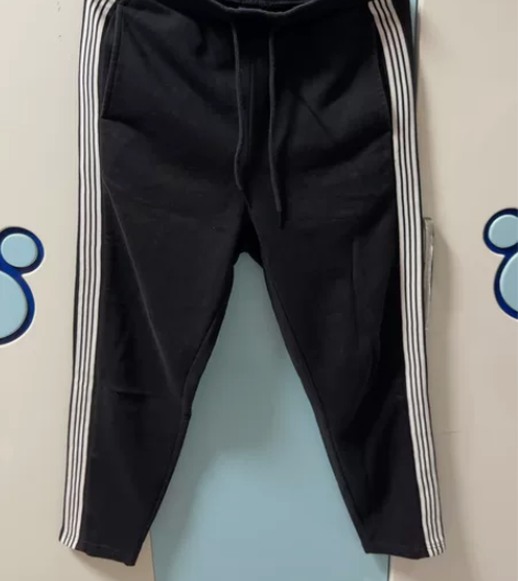 黑色运动裤 感兴趣的话点“我想要”和我私聊...