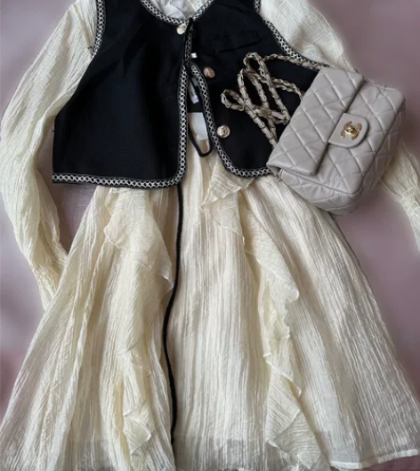 本人小仙女一个，衣服品味不差，这个是两件套...