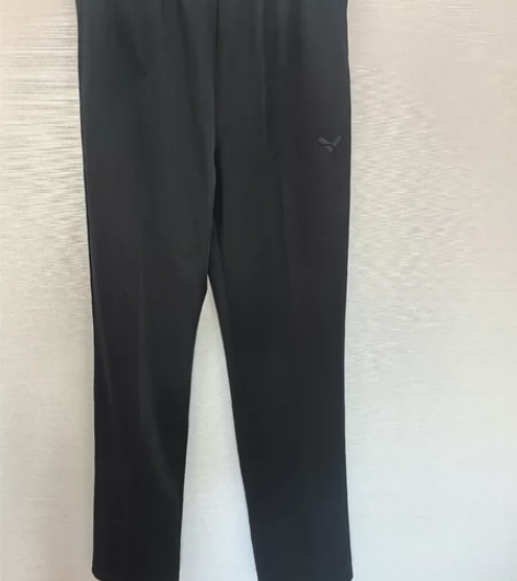 黑色休闲运动裤，裤型很好看，很新，还有衣服...