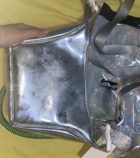 李宁斜挎包 全新没背过，可直拍 保真带吊牌...