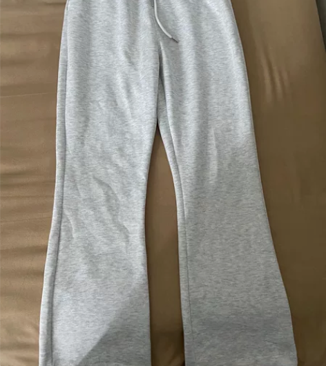 白灰色微喇叭卫裤 感兴趣的话点“我想要”和...