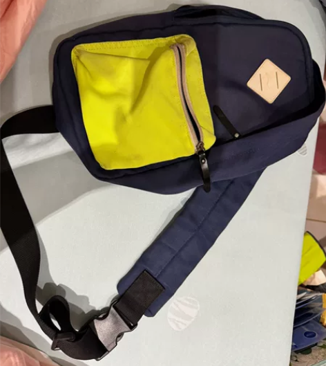 李宁斜挎包 男生包 感兴趣的话点“我想要”...