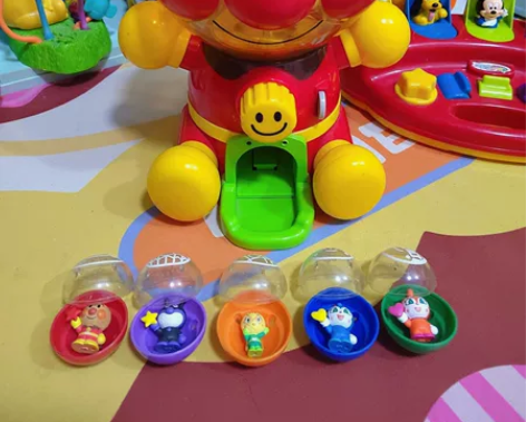 面包超人扭蛋机 5个扭蛋齐全（送图片5个小...