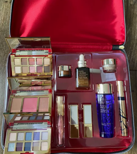 雅诗兰黛圣诞礼盒 全新未使用 仅打开拍照 ...