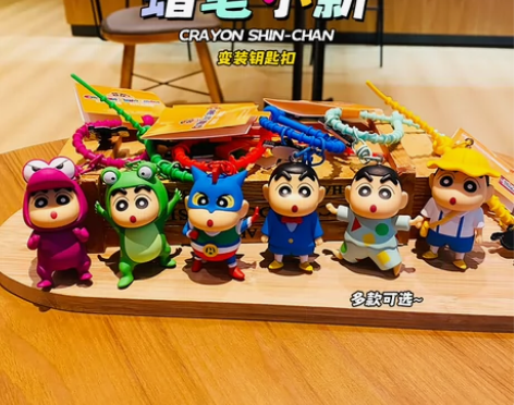 #钥匙扣创意卡通蜡笔小新变装公仔钥匙扣情侣...