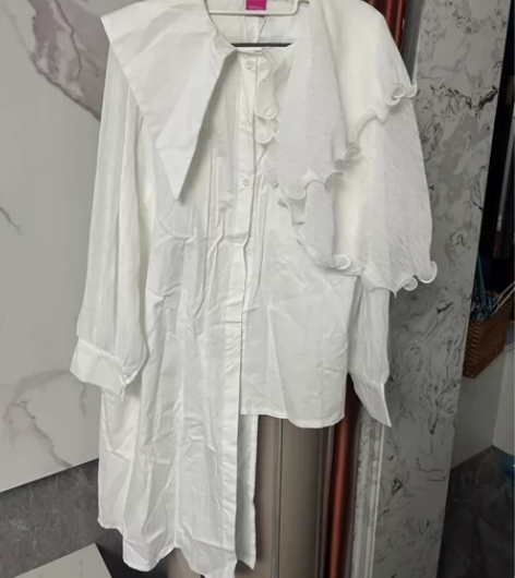 出售自穿衣服 所有衣服均为本人线下实体店购...