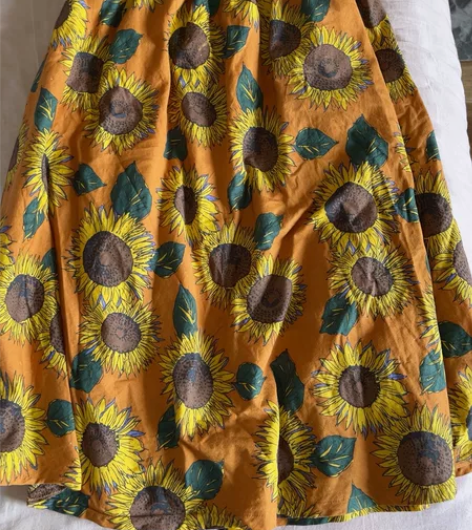 油画风向日葵半裙，腰围有弹力，有内衬，长度...