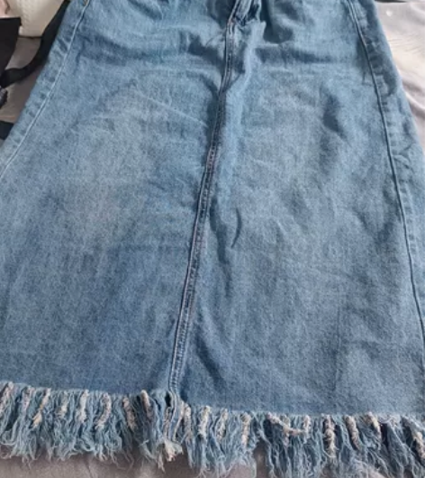 28码一步裙，二手不退不换，上面是一件的价...