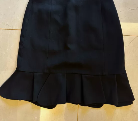 阿玛施鱼尾短裙，专柜正品，百搭款，售出不退...