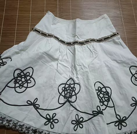 因搬家，太多衣服了，免费赠送有需要的人，邮...