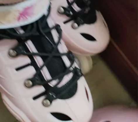 买了之后只在家里划过 送头盔，护具4件 装...