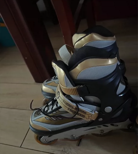 两双滑冰鞋，39-42码35-38码可以伸...