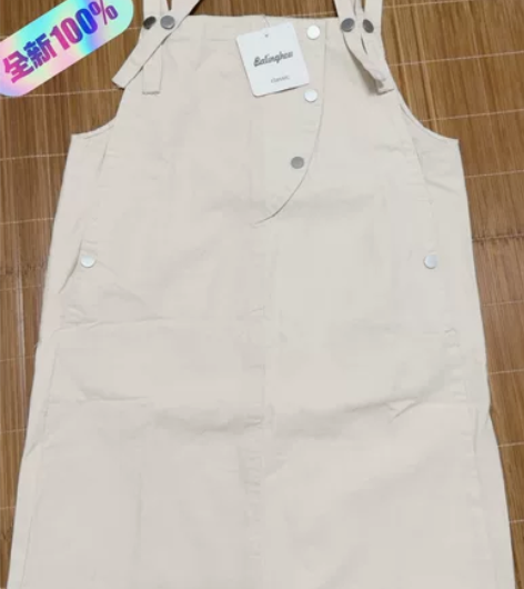 全新背带裙米色，朋友送的，吊牌未拆～xl码...