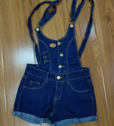 儿童背带牛仔短裤 实物比这个暗一点，很好看...