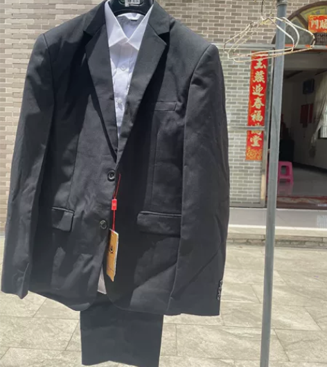 帅气男士西装一套，时候170～175高。（...