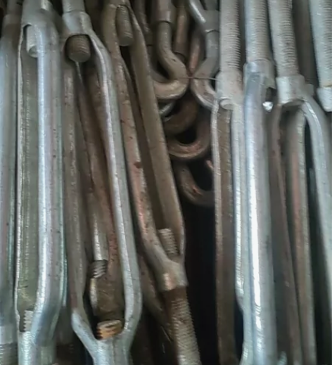 24号开体花篮，数量50到60个，便宜处理...