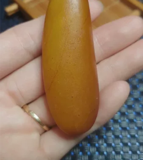 《低价甩卖》新疆和田玉籽料原石吊坠红沁，枣...