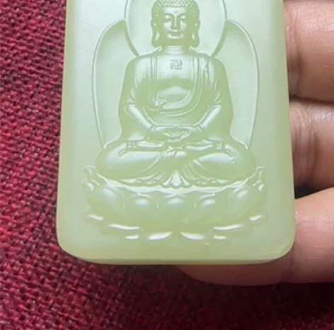 去年结婚当天公公含着泪把这个和田玉黄口料大...